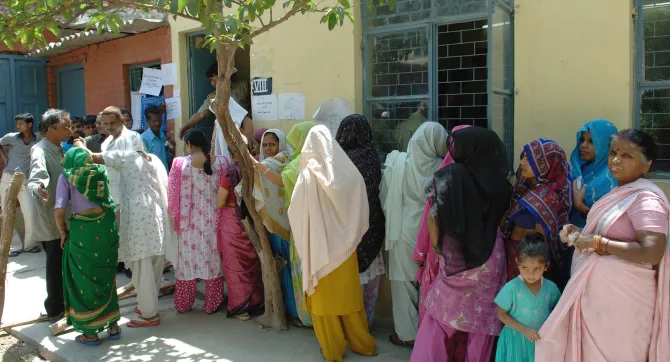 Stembureau in India. Foto: Regering India / Sanjiv Misra. CC BY 2.0